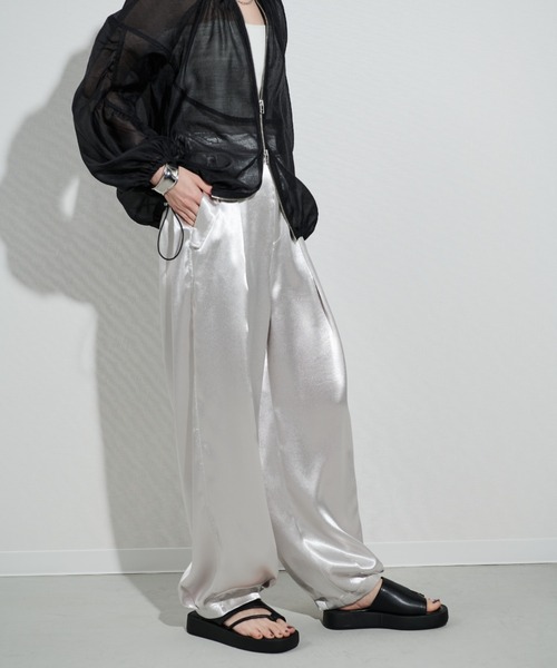 Shelly island（シェリーアイランド）の「サテンタックイージーパンツ（その他パンツ・レディース・シルバー/ブラック・M）」の13枚目の写真