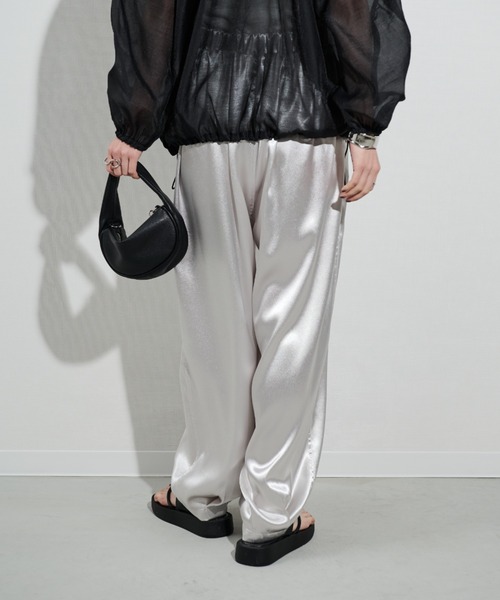 Shelly island（シェリーアイランド）の「サテンタックイージーパンツ（その他パンツ・レディース・シルバー/ブラック・M）」の14枚目の写真