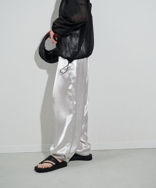 Shelly island（シェリーアイランド）の「サテンタックイージーパンツ（その他パンツ・レディース・シルバー/ブラック・M）」の15枚目の写真