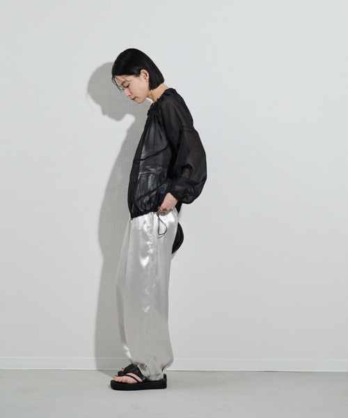 Shelly island（シェリーアイランド）の「サテンタックイージーパンツ（その他パンツ・レディース・シルバー/ブラック・M）」の10枚目の写真