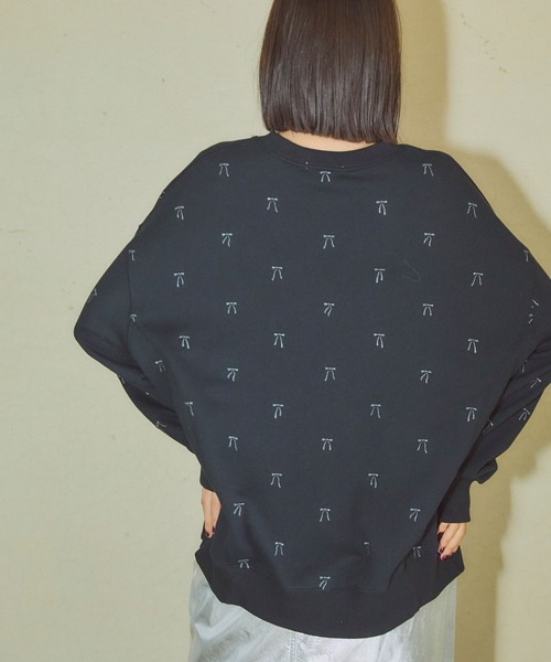 ELLEgirl（エルガール）の「リボン総刺繍スウェットプルオーバー【ELLEgirl/エル ガール】（スウェット・レディース・杢グレー/ブラック/レッド・FREE）」の10枚目の写真