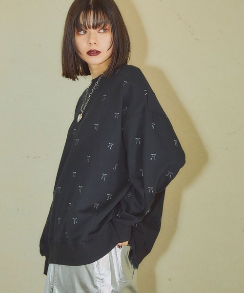 ELLEgirl（エルガール）の「リボン総刺繍スウェットプルオーバー【ELLEgirl/エル ガール】（スウェット・レディース・杢グレー/ブラック/レッド・FREE）」の9枚目の写真