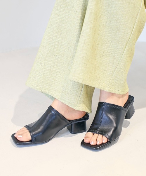 noyau（ノヤウ）の「スクエアトゥストレッチミュールサンダル（サンダル・レディース・シルバー/ブラック/ホワイト/シルバー系その他・S/M/L/LL）」の2枚目の写真