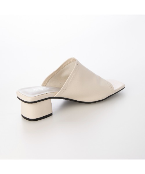 noyau（ノヤウ）の「スクエアトゥストレッチミュールサンダル（サンダル・レディース・シルバー/ブラック/ホワイト/シルバー系その他・S/M/L/LL）」の6枚目の写真