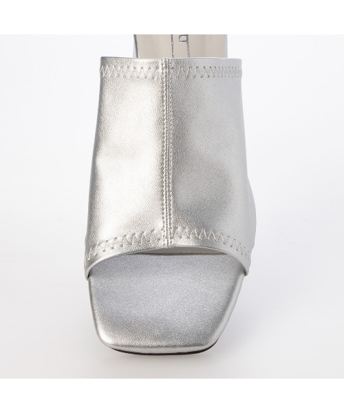 noyau（ノヤウ）の「スクエアトゥストレッチミュールサンダル（サンダル・レディース・シルバー/ブラック/ホワイト/シルバー系その他・S/M/L/LL）」の14枚目の写真