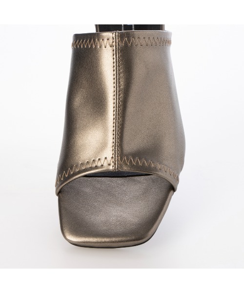 noyau（ノヤウ）の「スクエアトゥストレッチミュールサンダル（サンダル・レディース・シルバー/ブラック/ホワイト/シルバー系その他・S/M/L/LL）」の19枚目の写真