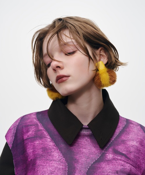 NON TOKYO（ノントーキョー）の「NON TOKYO/ノントーキョー/バイカラーファーイヤリング（イヤリング・レディース・ブルー/イエロー/グリーン・FREE）」の3枚目の写真