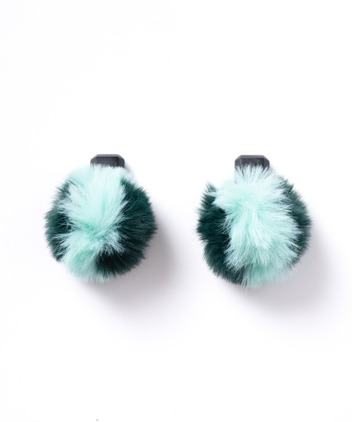 NON TOKYO（ノントーキョー）の「NON TOKYO/ノントーキョー/バイカラーファーイヤリング（イヤリング・レディース・ブルー/イエロー/グリーン・FREE）」の4枚目の写真