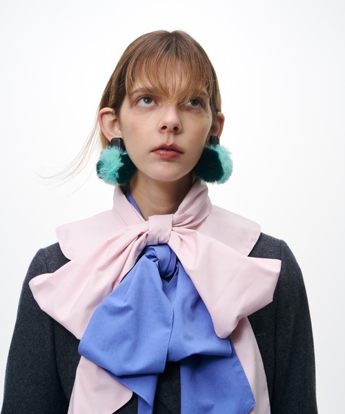 NON TOKYO（ノントーキョー）の「NON TOKYO/ノントーキョー/バイカラーファーイヤリング（イヤリング・レディース・ブルー/イエロー/グリーン・FREE）」の5枚目の写真