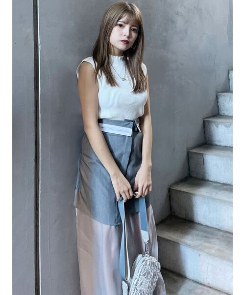 MURUA(ムルーア)の「ウエストフラップシアーレイヤードスカート(スカート・レディース・グレー/ブラック・2/1)」の7枚目の写真