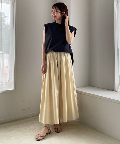 UNFILO（アンフィーロ）の「FINE MOVE タックフレアスカート（スカート・レディース・ブラック系/カーキ系/サックスブルー系/ライトイエロー系/オレンジ系/アイボリー系・X-SMALL/MEDIUM/SMALL）」の10枚目の写真