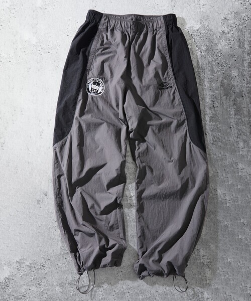 UMBRO（アンブロ）の「UMBRO/アンブロ SP NYLON PANT 2/別注 ナイロン パンツ 2（その他パンツ・メンズ・チャコール/オフホワイト/ブラウン/ブラック・MEDIUM/LARGE/X-LARGE）」の3枚目の写真