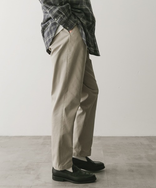 URBAN RESEARCH DOORS(アーバンリサーチドアーズ)の「チノテーパードトラウザー(その他パンツ・メンズ・ベージュ系その他/オリーブ/ブラック・SMALL/MEDIUM/LARGE)」の18枚目の写真