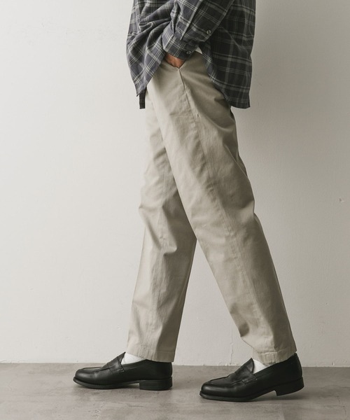 URBAN RESEARCH DOORS(アーバンリサーチドアーズ)の「チノテーパードトラウザー(その他パンツ・メンズ・ベージュ系その他/オリーブ/ブラック・SMALL/MEDIUM/LARGE)」の20枚目の写真