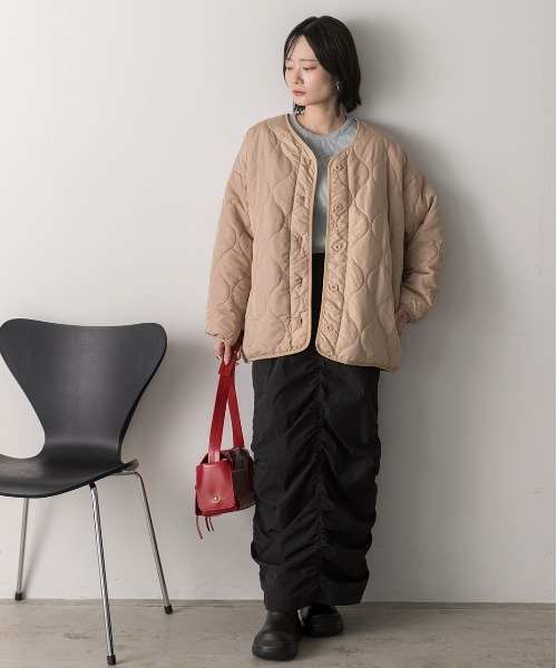 ad thie(アドティエ)の「キルティング 中綿ジャケット(ノーカラージャケット・レディース・ベージュ/ブラック/アイボリー/カーキ/ブルー・FREE)」の13枚目の写真