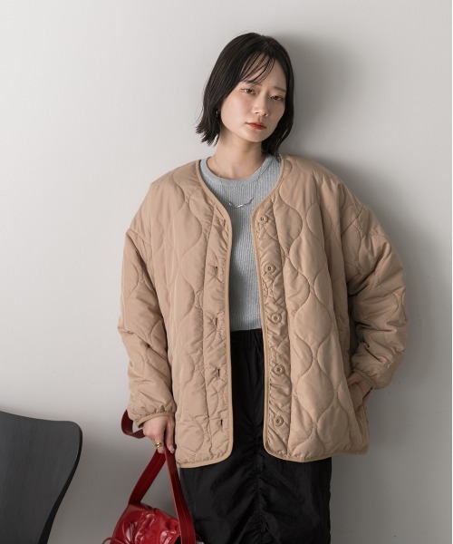 ad thie(アドティエ)の「キルティング 中綿ジャケット(ノーカラージャケット・レディース・ベージュ/ブラック/アイボリー/カーキ/ブルー・FREE)」の14枚目の写真