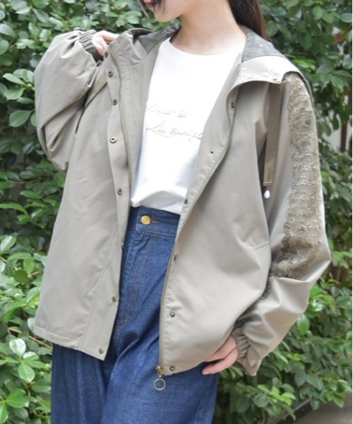 axes femme(アクシーズファム)の「撥水加工マウンテンパーカー(マウンテンパーカー・レディース・カーキ/ブラック/グレイッシュベージュ・MEDIUM/LARGE)」の4枚目の写真