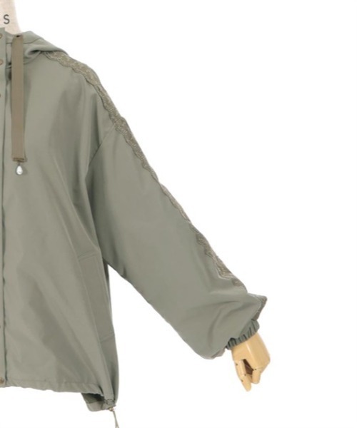 axes femme(アクシーズファム)の「撥水加工マウンテンパーカー(マウンテンパーカー・レディース・カーキ/ブラック/グレイッシュベージュ・MEDIUM/LARGE)」の13枚目の写真