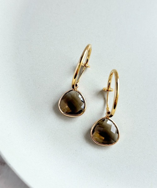 tone（トーン）の「【As】【金属アレルギー対応】NO.159 ゆらゆらマロンチャーム　カラフルフープ　イヤリング（K16GPコーティング）(MA)（イヤリング・レディース・ブルー/グリーン/レッド/カーキ/パープル/ブラック/クリア/ピンク/グリーン系2/イエロー・FREE）」の3枚目の写真