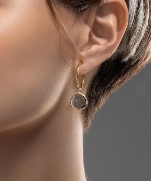 tone（トーン）の「【As】【金属アレルギー対応】NO.159 ゆらゆらマロンチャーム　カラフルフープ　イヤリング（K16GPコーティング）(MA)（イヤリング・レディース・ブルー/グリーン/レッド/カーキ/パープル/ブラック/クリア/ピンク/グリーン系2/イエロー・FREE）」の2枚目の写真