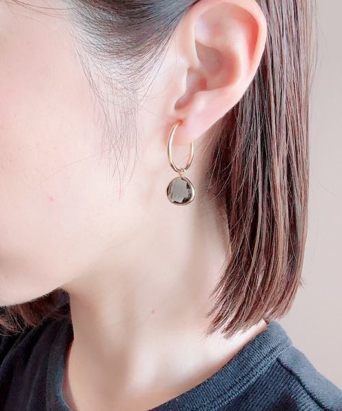 tone（トーン）の「【As】【金属アレルギー対応】NO.159 ゆらゆらマロンチャーム　カラフルフープ　イヤリング（K16GPコーティング）(MA)（イヤリング・レディース・ブルー/グリーン/レッド/カーキ/パープル/ブラック/クリア/ピンク/グリーン系2/イエロー・FREE）」の14枚目の写真