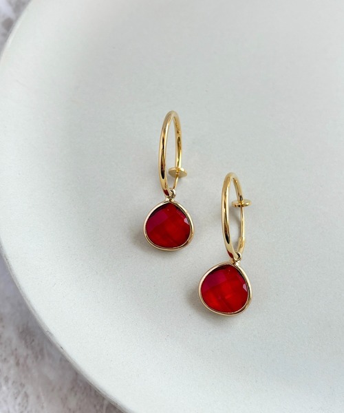 tone（トーン）の「【As】【金属アレルギー対応】NO.159 ゆらゆらマロンチャーム　カラフルフープ　イヤリング（K16GPコーティング）(MA)（イヤリング・レディース・ブルー/グリーン/レッド/カーキ/パープル/ブラック/クリア/ピンク/グリーン系2/イエロー・FREE）」の11枚目の写真