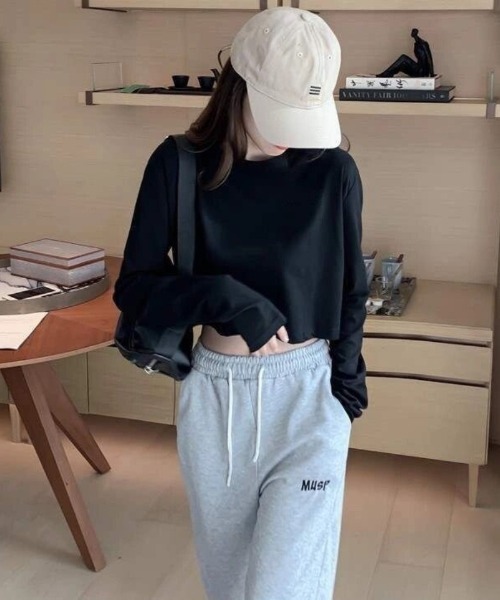 Ritzy（リッツィー）の「ショート丈 無地ロンT（Tシャツ/カットソー・レディース・ホワイト/ブラック/ブルー・FREE）」の4枚目の写真