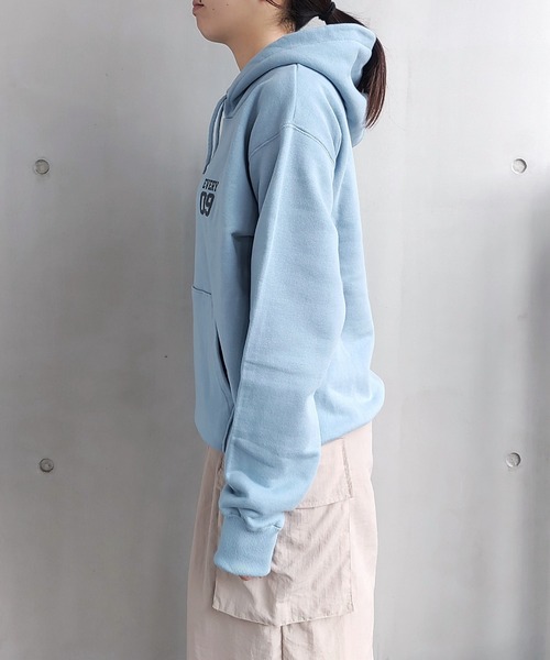 Q（キュー）の「everyパーカー（パーカー・レディース・グレイッシュブルー・MEDIUM）」の4枚目の写真