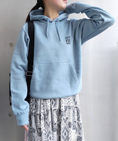Q（キュー）の「everyパーカー（パーカー・レディース・グレイッシュブルー・MEDIUM）」の8枚目の写真