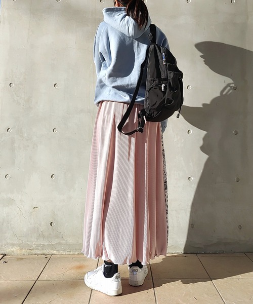 Q（キュー）の「everyパーカー（パーカー・レディース・グレイッシュブルー・MEDIUM）」の11枚目の写真