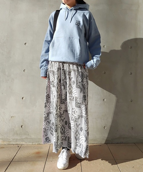 Q（キュー）の「everyパーカー（パーカー・レディース・グレイッシュブルー・MEDIUM）」の10枚目の写真