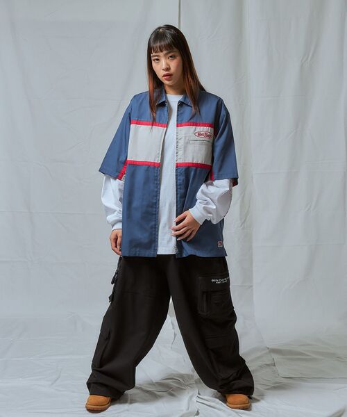 BEN DAVIS（ベンデイビス）の「【BEN DAVIS（ベンデイビス）】PANELLED ZIP FRONT WORK SHIRT / シャツ 半袖 ワンポイント ジップ 刺繍（シャツ/ブラウス・メンズ・ブラウン/ネイビー・MEDIUM/LARGE/X-LARGE）」の5枚目の写真