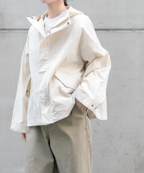 FORK&SPOON（フォークアンドスプーン）の「FORK&SPOON　フーディージャケット（マウンテンパーカー・レディース・アイボリー/スミクロ・1）」の4枚目の写真