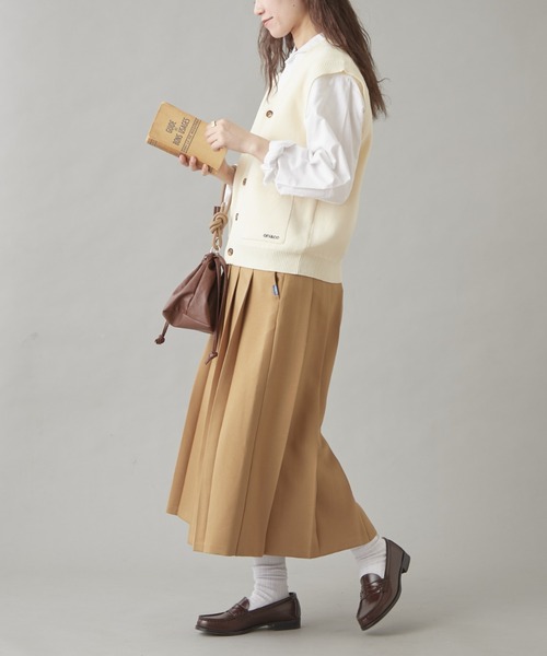 GEVACO(ゲバコ)の「【GEVACO】前開きベスト(ニット/セーター・レディース・ブラック/アイボリー/グレー・SMALL/LARGE/MEDIUM)」の20枚目の写真