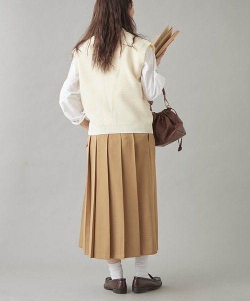 GEVACO(ゲバコ)の「【GEVACO】前開きベスト(ニット/セーター・レディース・ブラック/アイボリー/グレー・SMALL/LARGE/MEDIUM)」の21枚目の写真