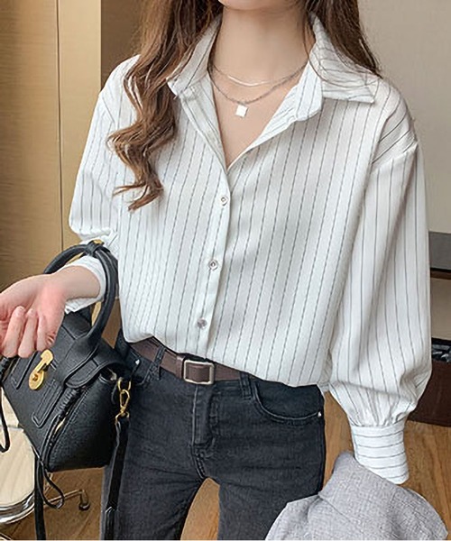 BLANC FICELLE(ブランフィセル)の「ピンストライプ シャツ(シャツ/ブラウス・レディース・ホワイト/ブルー・M/L/XL)」の5枚目の写真
