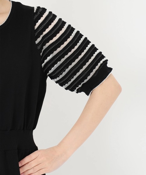 UNIVERVAL MUSE（ユニバーバル ミューズ）の「リボンフラワー刺しゅうカーディガン（ワンピース・レディース・ブラック・2）」の8枚目の写真