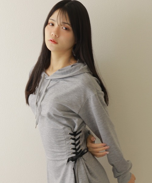 M DOLLY(エムドリー)の「side lace up hoodie dress/サイドレースアップフーディドレス(ワンピース・レディース・ブラック/グレー・FREE)」の10枚目の写真
