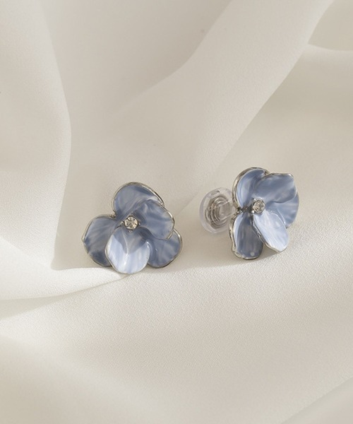 yu-ka(ユーカ)の「YU-KA:レトロフラワーイヤリング rétro flower earring(イヤリング・レディース・ブルー・FREE)」の2枚目の写真