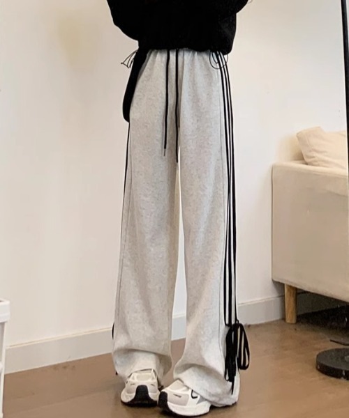 Per sist ence(パーシエンス)の「サイドラインリボンパンツ(スウェットパンツ・レディース・ブラック/ホワイト系・LARGE/MEDIUM)」の1枚目の写真