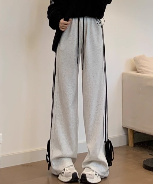 Per sist ence(パーシエンス)の「サイドラインリボンパンツ(スウェットパンツ・レディース・ブラック/ホワイト系・LARGE/MEDIUM)」の4枚目の写真