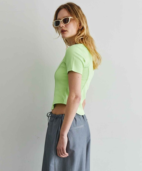 MAISON SPECIAL(メゾンスペシャル)の「Bicolor Stitch Compact T-shirt/バイカラーステッチコンパクトTシャツ(Tシャツ/カットソー・レディース・チャコールグレー/ホワイト/ライム/ピンク・FREE)」の10枚目の写真