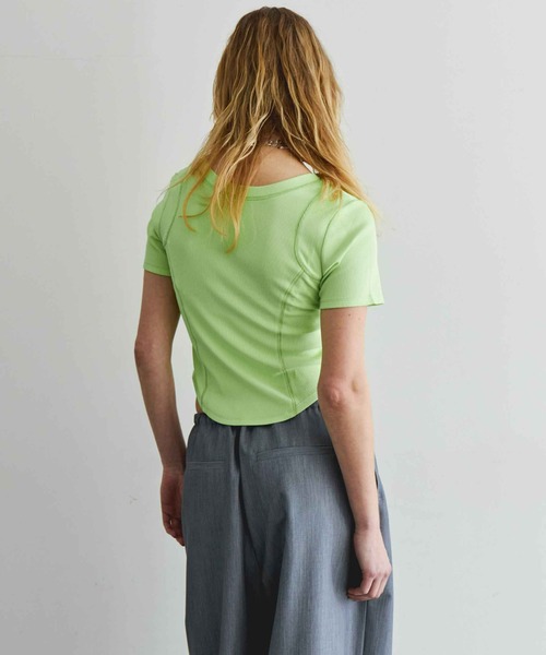 MAISON SPECIAL(メゾンスペシャル)の「Bicolor Stitch Compact T-shirt/バイカラーステッチコンパクトTシャツ(Tシャツ/カットソー・レディース・チャコールグレー/ホワイト/ライム/ピンク・FREE)」の11枚目の写真