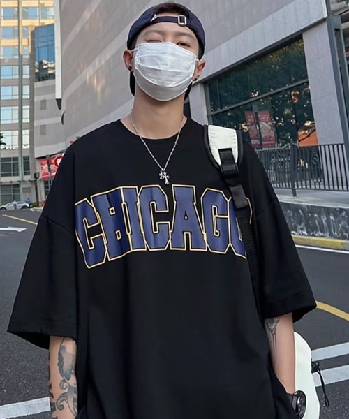 B.I.D.(ビーアイディー)の「《CHICAGOシカゴプリントオーバーサイズTシャツ(Tシャツ/カットソー・メンズ・ホワイト/レッド/ブラック・FREE)」の2枚目の写真