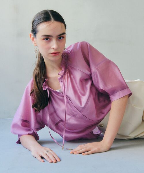 YECCA VECCA（イェッカヴェッカ）の「バルーンスリーブシアーシャツ（シャツ/ブラウス・レディース・ブラック/オフホワイト/ピンク・FREE）」の3枚目の写真