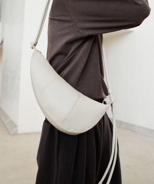 WYM LIDNM（ウィム バイ リドム）の「ROUND MINI SHOULDER BAG（ショルダーバッグ・メンズ・ブラック/ダークブラウン/ライトグレー・FREE）」の2枚目の写真
