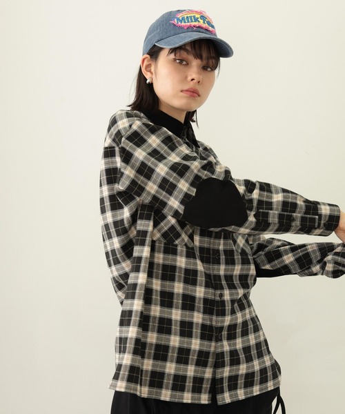 MILKFED.（ミルクフェド）の「HEART ELBOW PATCH PLAID SHIRT（シャツ/ブラウス・レディース・ブラック/ライトピンク/ネイビー・ONE SIZE）」の6枚目の写真