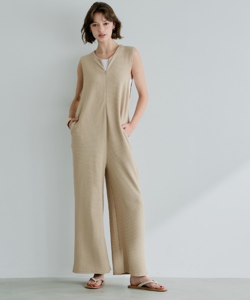 coca（coca）（コカ）の「エンボスフロントジップオールインワン（つなぎ/オールインワン・レディース・ベージュ/ブラック・S/M/L）」の19枚目の写真