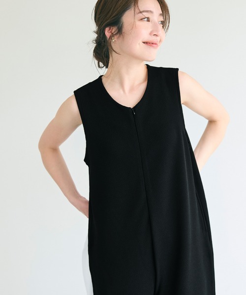 coca（coca）（コカ）の「エンボスフロントジップオールインワン（つなぎ/オールインワン・レディース・ベージュ/ブラック・S/M/L）」の12枚目の写真