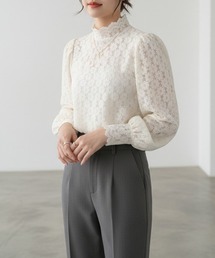 総レース花柄が顔色をふわっと明るくしてくれる。春のハイネックシアー素材ブラウス
